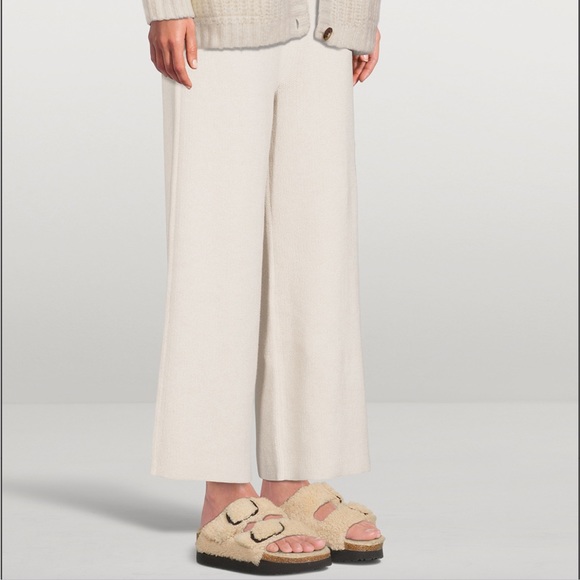 BIRKENSTOCK
Arizona Big Buckle Shearling Slide Sandals - Eggshell - Picture 3 of 11